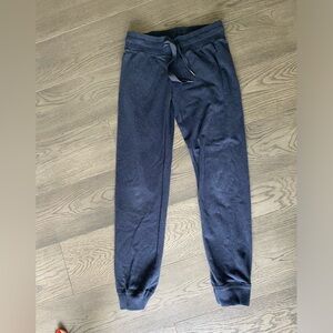 GUC Lululemon heathered navy track pants in sz 6